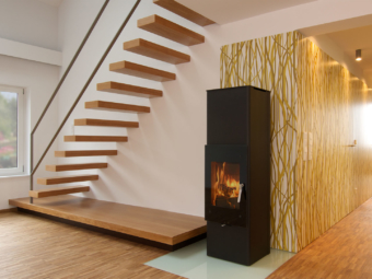 Kragarmtreppe mit klaren Linien